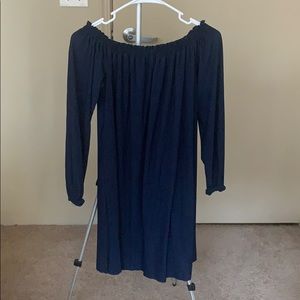 Loose, rubber Navy off-the-shoulder dress